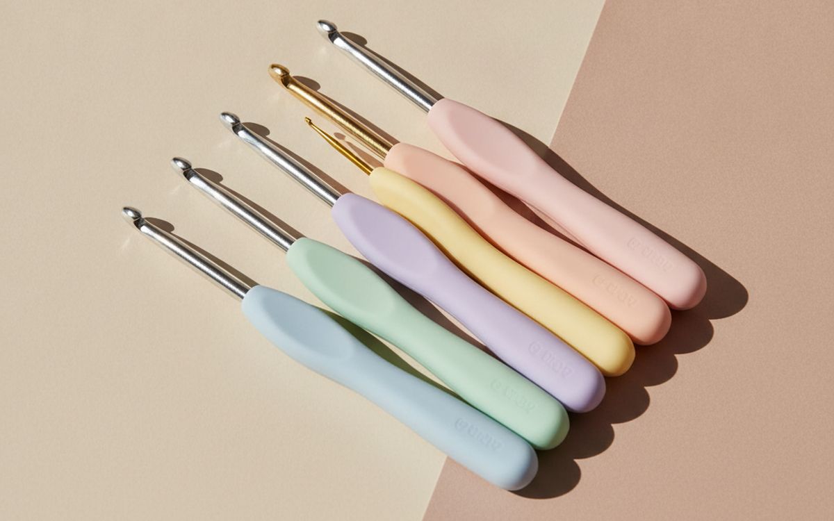 Ergonomic crochet hooks