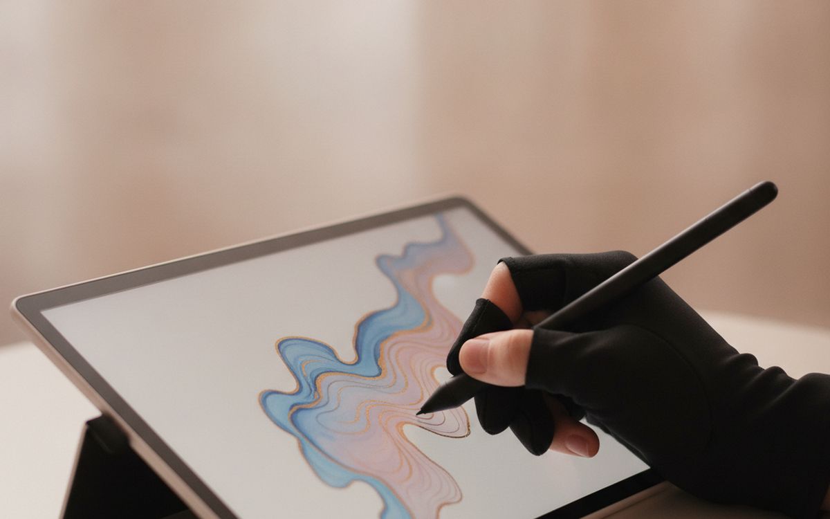A two-finger drawing glove