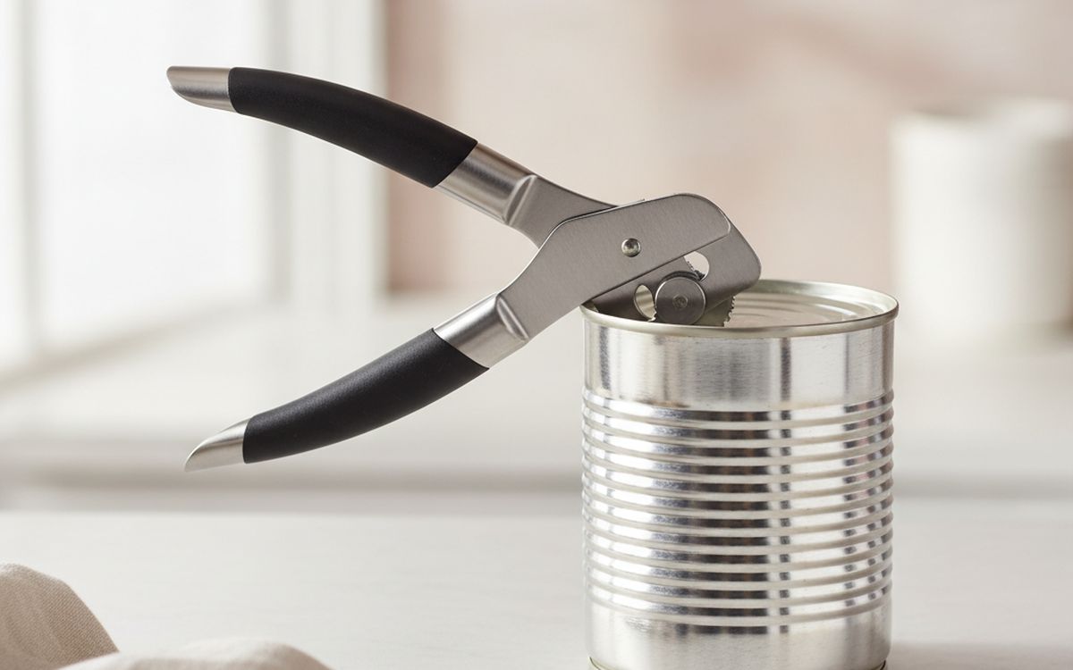 A manual can opener