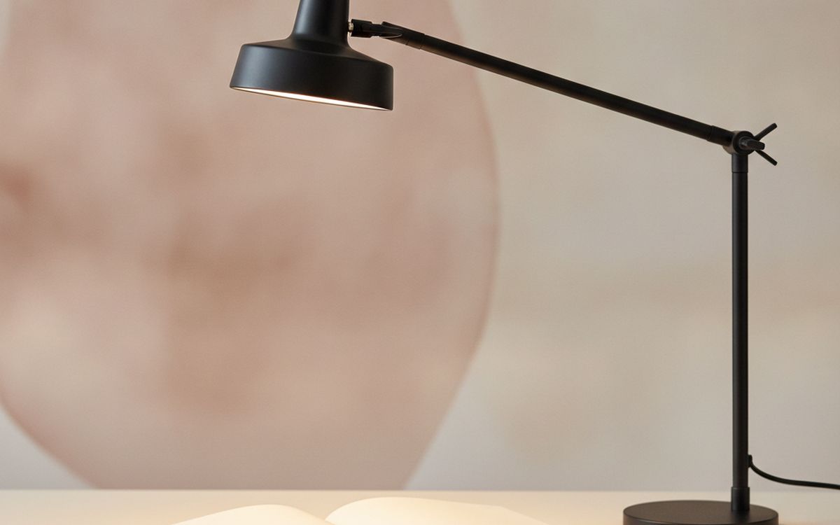 Eine Schreibtischlampe mit einstellbarer Farbtemperatur