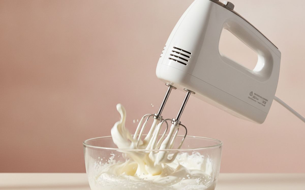 A hand mixer
