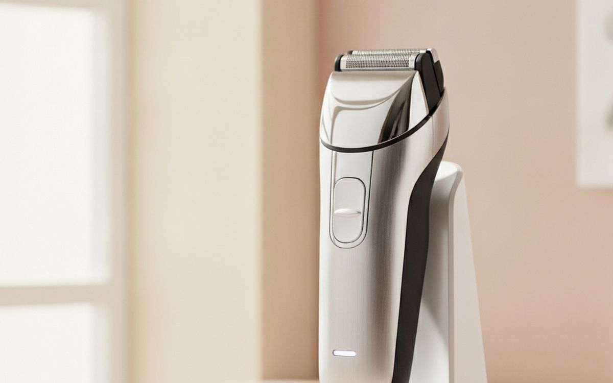 An electric foil shaver