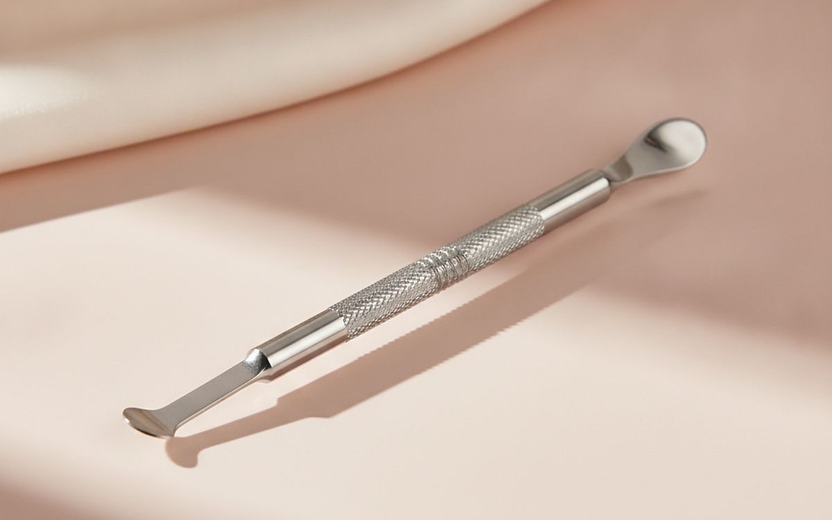 A cuticle pusher