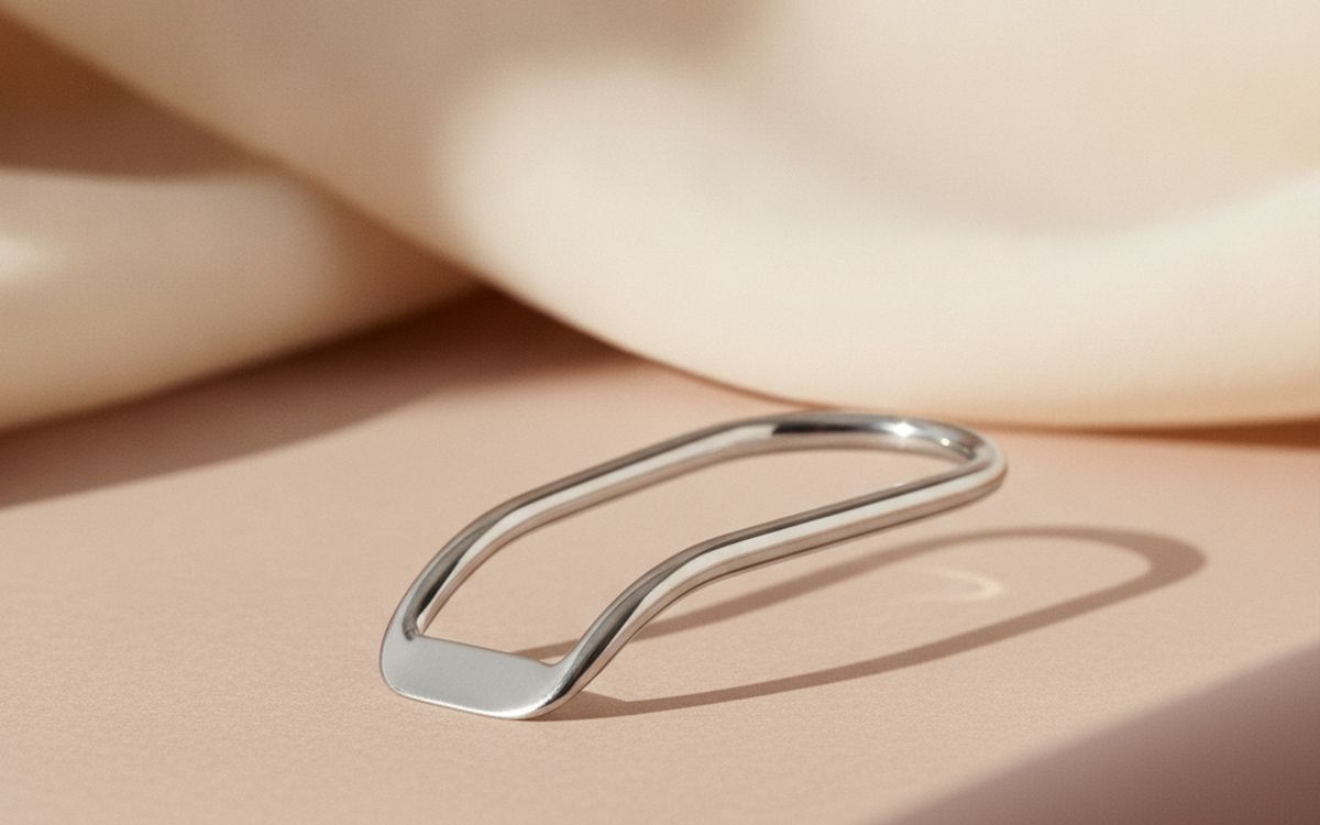 A tongue scraper