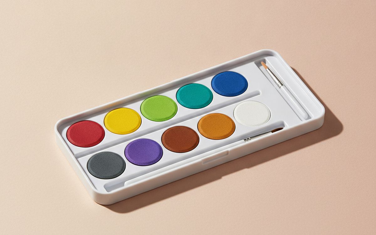 A student-grade pan set with 12 colours